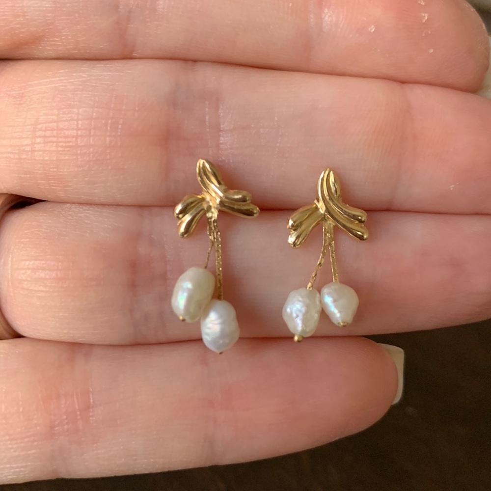 14k yellow gold and freshwater pearl dangle earrings